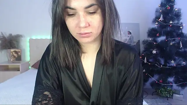 Snapshot of RoxannePure chatting on December 27, 2:04 am RoxannePure online show from December 27, 2:04 am