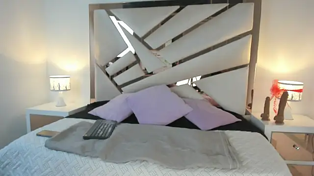 Snapshot of Naughty__Mom chatting on December 29, 7:06 am Naughty Mom online show from December 29, 7:06 am