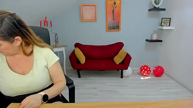 Snapshot of LollaGirl chatting on February 26, 10:47 am LollaGirl online show from February 26, 10:47 am