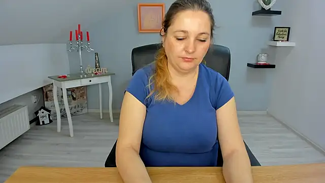 Snapshot of LollaGirl chatting on March 6, 4:19 am LollaGirl online show from March 6, 4:19 am