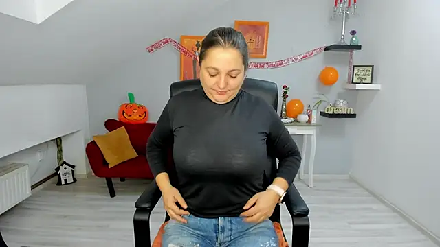 Snapshot of LollaGirl chatting on October 30, 4:25 am LollaGirl online show from October 30, 4:25 am