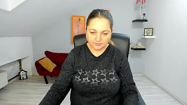 Snapshot of LollaGirl chatting on November 26, 4:13 am LollaGirl online show from November 26, 4:13 am