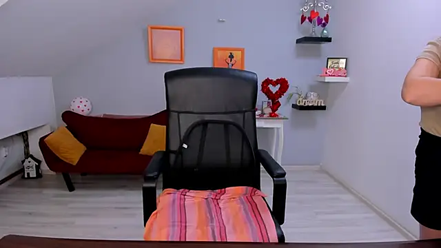 LollaGirl online show from February 12, 4:29 am