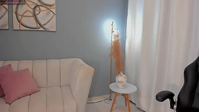 BrookeMiller online show from March 18, 11:30 am