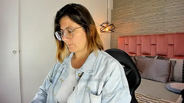 SarahDeyvis online show from October 24, 1:40 pm