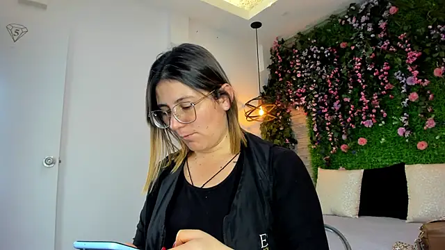 SarahDeyvis online show from November 25, 6:30 pm