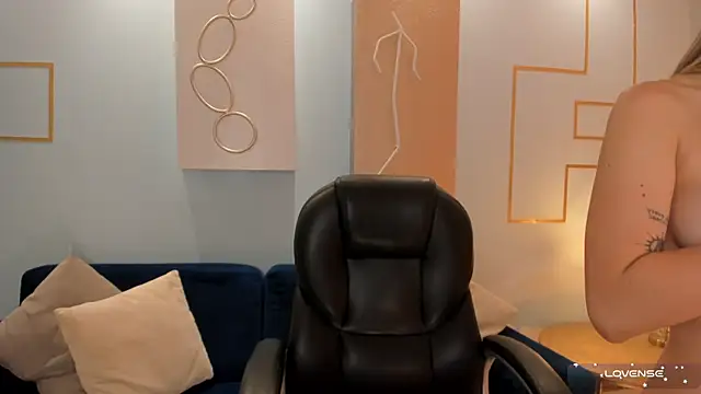 EveBensonX online show from January 11, 10:29 am