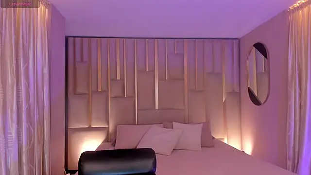 EveBensonX online show from November 9, 9:24 pm