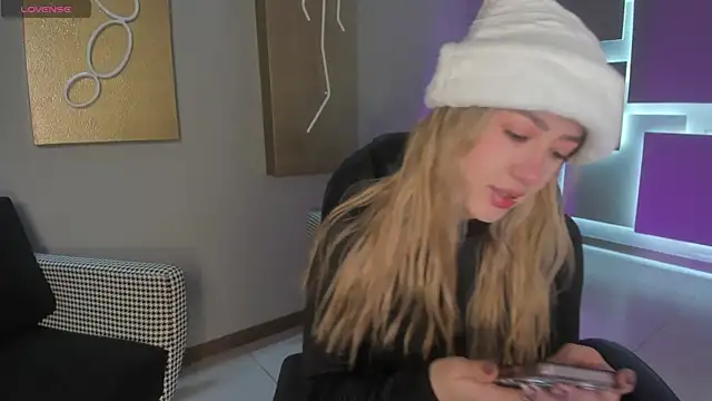 EveBensonX online show from December 16, 12:43 pm