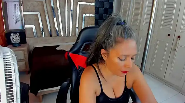 cute sassy online show from January 3, 4:27 pm