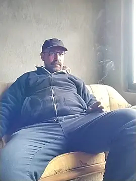 masculine bear daddy online show from December 4, 8:45 am