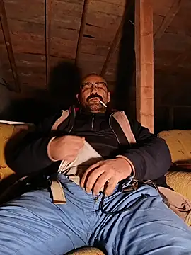 Snapshot of masculine_bear_daddy chatting on December 21, 6:15 pm masculine bear daddy online show from December 21, 6:15 pm