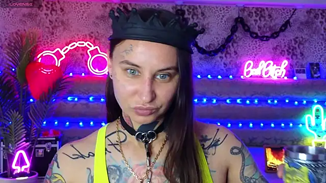 Snapshot of Cool_Freak_ chatting on April 4, 10:24 am Cool Freak online show from April 4, 10:24 am