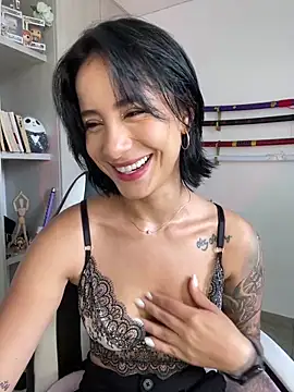 Ale Lewis online show from December 3, 3:33 pm