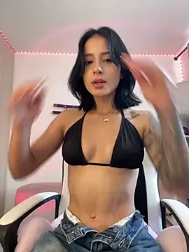 Ale Lewis online show from February 19, 6:21 pm