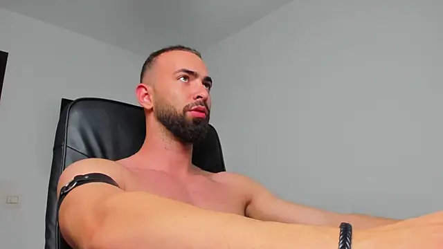 MichaelMasterss online show from December 13, 9:52 pm