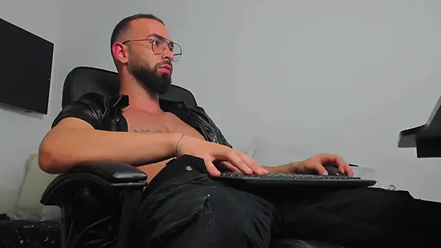 MichaelMasterss online show from December 21, 11:56 pm