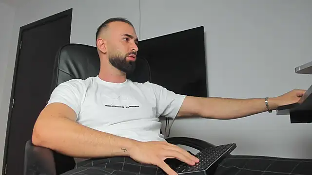 MichaelMasterss online show from September 30, 8:14 pm