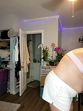 SexyNikki6969 online show from December 23, 12:46 am