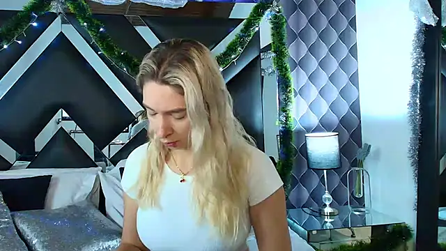 victoriaa lee  online show from December 7, 7:21 pm