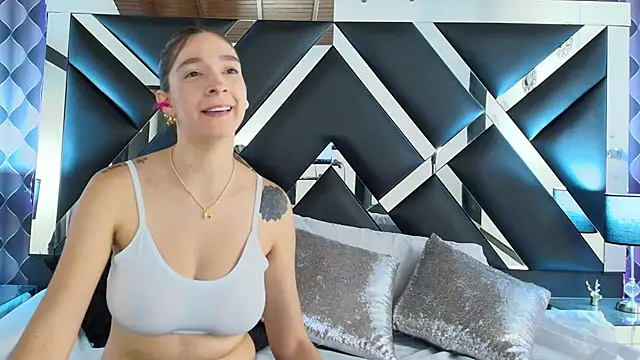 victoriaa lee  online show from January 29, 7:00 pm