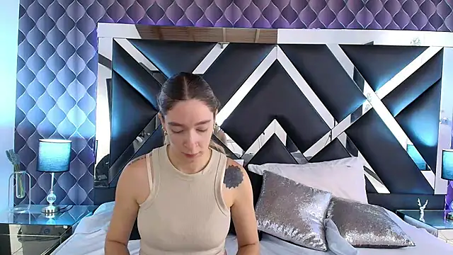 victoriaa lee  online show from February 10, 7:17 pm