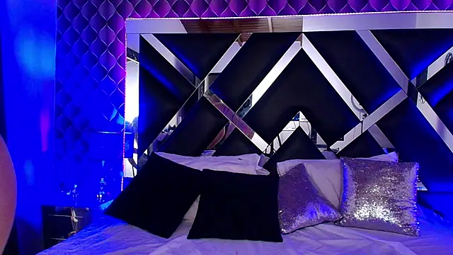 victoriaa lee  online show from October 11, 8:40 pm