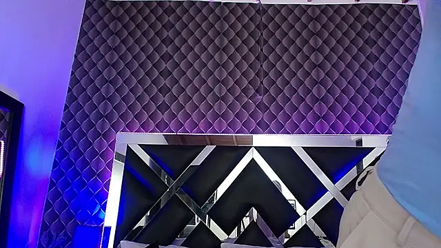 victoriaa lee  online show from October 25, 7:19 pm