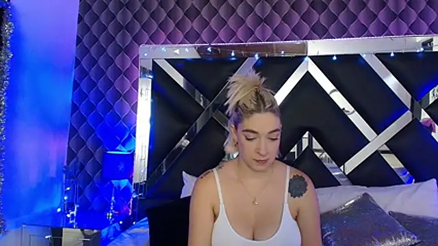Snapshot of victoriaa_lee_ chatting on July 28, 7:39 pm victoriaa lee online show from July 28, 7:39 pm