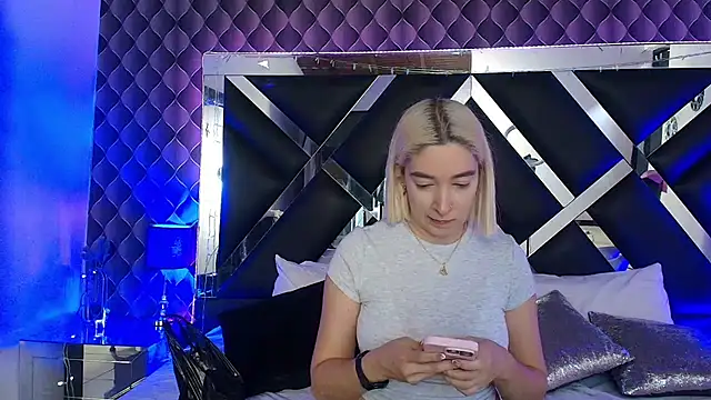 Snapshot of victoriaa_lee_ chatting on July 29, 7:23 pm victoriaa lee online show from July 29, 7:23 pm