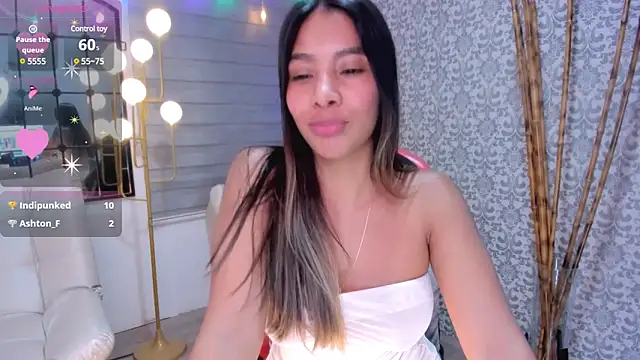 Snapshot of RenataReyes chatting on December 18, 2:32 am RenataReyes online show from December 18, 2:32 am