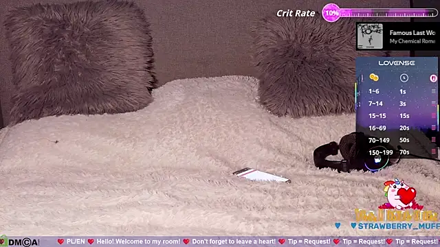 Snapshot of strawberry_muffin chatting on July 30, 7:46 pm strawberry muffin online show from July 30, 7:46 pm