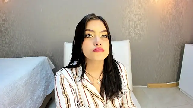 Alexa Thaylor  online show from December 20, 1:54 pm