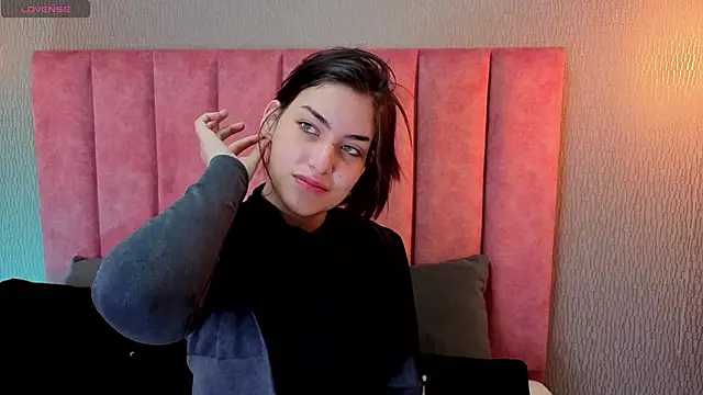 Alexa Thaylor  online show from December 16, 3:06 pm