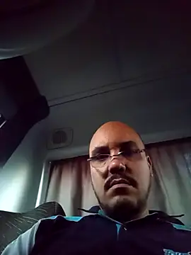 RobertoBuzios22 online show from November 13, 9:03 pm