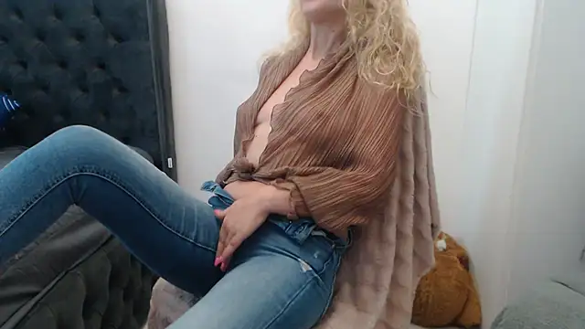 mesexylady34 online show from July 3, 3:18 pm