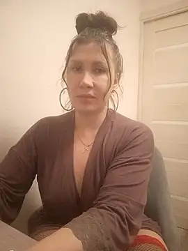 Snapshot of ROXOLANAA_SEXY chatting on February 13, 8:49 pm ROXOLANAA SEXY online show from February 13, 8:49 pm