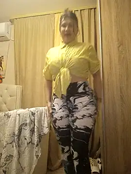 Snapshot of ROXOLANAA_SEXY chatting on March 6, 3:41 pm ROXOLANAA SEXY online show from March 6, 3:41 pm