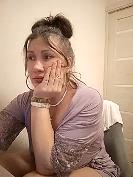 Snapshot of ROXOLANAA_SEXY chatting on March 16, 10:03 pm ROXOLANAA SEXY online show from March 16, 10:03 pm