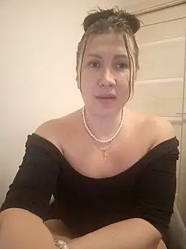 Snapshot of ROXOLANAA_SEXY chatting on March 20, 8:46 pm ROXOLANAA SEXY online show from March 20, 8:46 pm