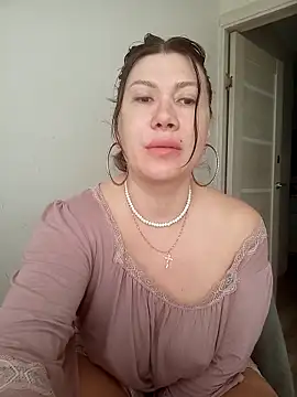 Snapshot of ROXOLANAA_SEXY chatting on April 6, 6:58 am ROXOLANAA SEXY online show from April 6, 6:58 am