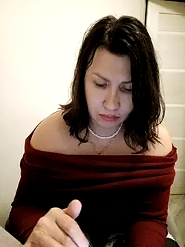Snapshot of ROXOLANAA_SEXY chatting on April 11, 5:17 pm ROXOLANAA SEXY online show from April 11, 5:17 pm