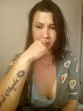 Snapshot of ROXOLANAA_SEXY chatting on April 17, 4:15 am ROXOLANAA SEXY online show from April 17, 4:15 am