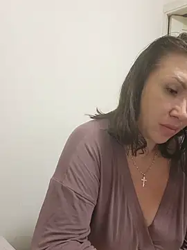 Snapshot of ROXOLANAA_SEXY chatting on May 22, 10:37 pm ROXOLANAA SEXY online show from May 22, 10:37 pm