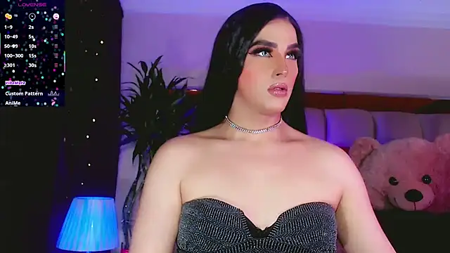 Snapshot of Sophiesweet5 chatting on March 3, 5:35 am Sophiesweet5 online show from March 3, 5:35 am