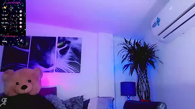 Snapshot of Sophiesweet5 chatting on March 24, 7:13 am Sophiesweet5 online show from March 24, 7:13 am