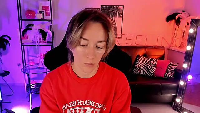 RebeccaMartinez online show from December 6, 5:20 am