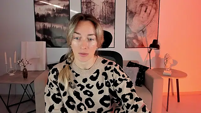RebeccaMartinez online show from December 7, 8:11 am