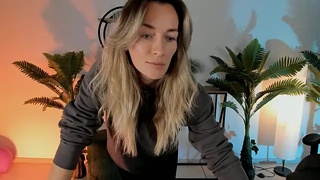RebeccaMartinez online show from December 13, 12:28 pm