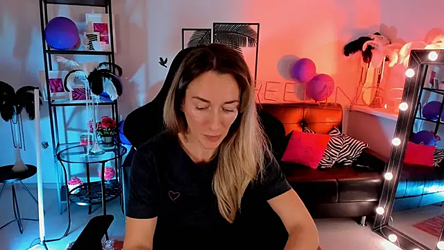 RebeccaMartinez online show from December 23, 10:53 am
